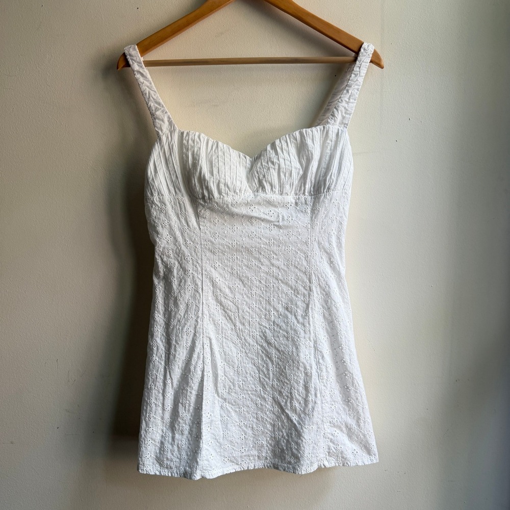 Lioness Eyelet Mini Dress Sweetheart Neckline White Excellent